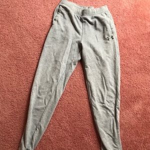under armor joggers/ sweatpants. fits adult large